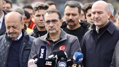 Bakan Dönmez gözyaşlarını tutamadı