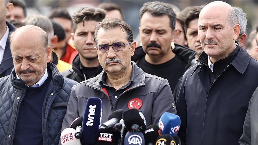 Bakan Dönmez gözyaşlarını tutamadı