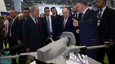 İngiltere Savunma Bakanı’ndan TB2’ye övgü