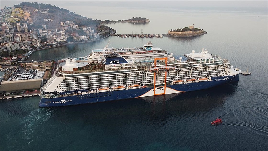 Kuşadası’nda kruvaziyer hareketliliği sürüyor