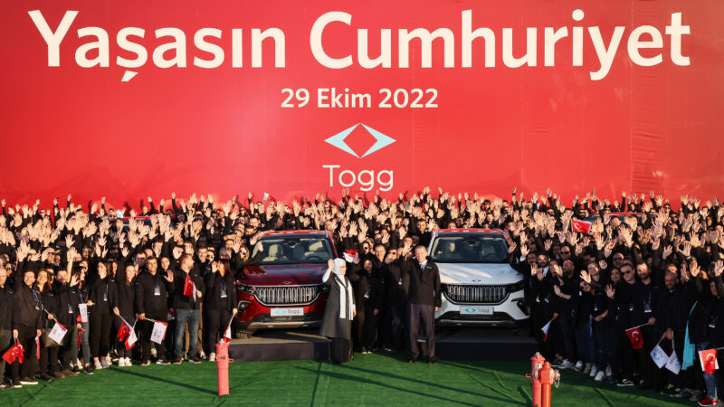 Yerli otomobil Togg'un ilk modeli üretim bandından indi. Gemlik Kampüsü