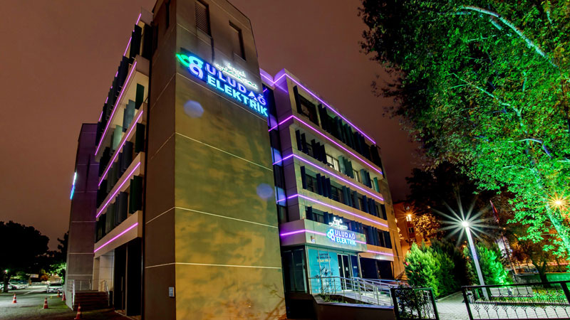 Uludağ Elektrik’te ekimin rengi pembe