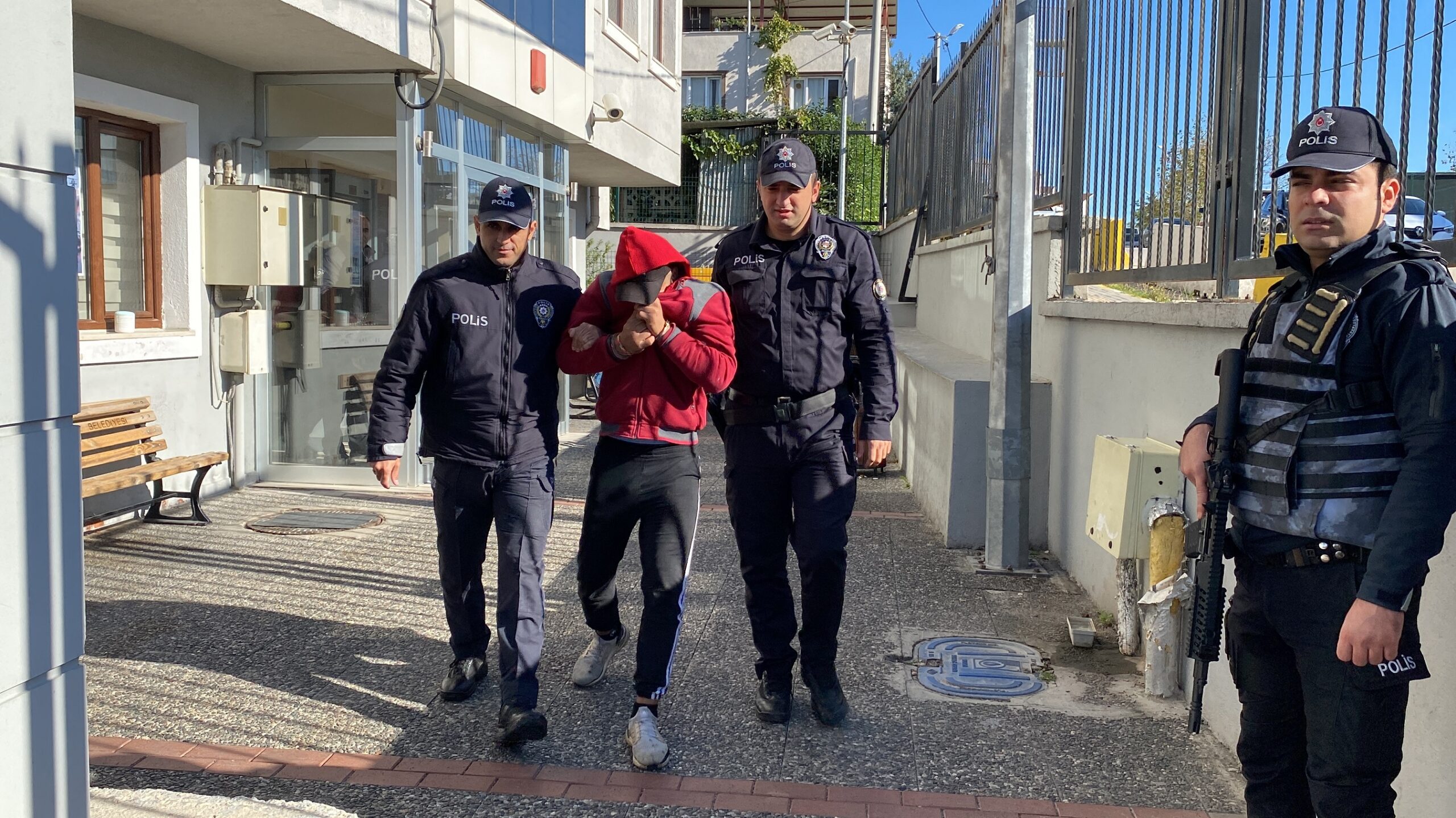 Bursa’da uyuma numarası yapan hırsız yine hırsızlıktan yakalandı