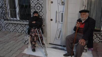 Ev sahibi kilidi değiştirince yaşlı çift evine giremedi