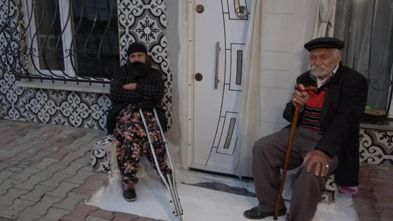 Ev sahibi kilidi değiştirince yaşlı çift evine giremedi