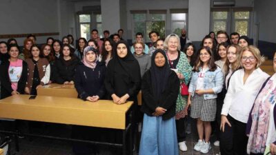 Misi Yazıevi’nde kalan İsveçli yazar Kristin Dahl, üniversite öğrencileriyle söyleşide