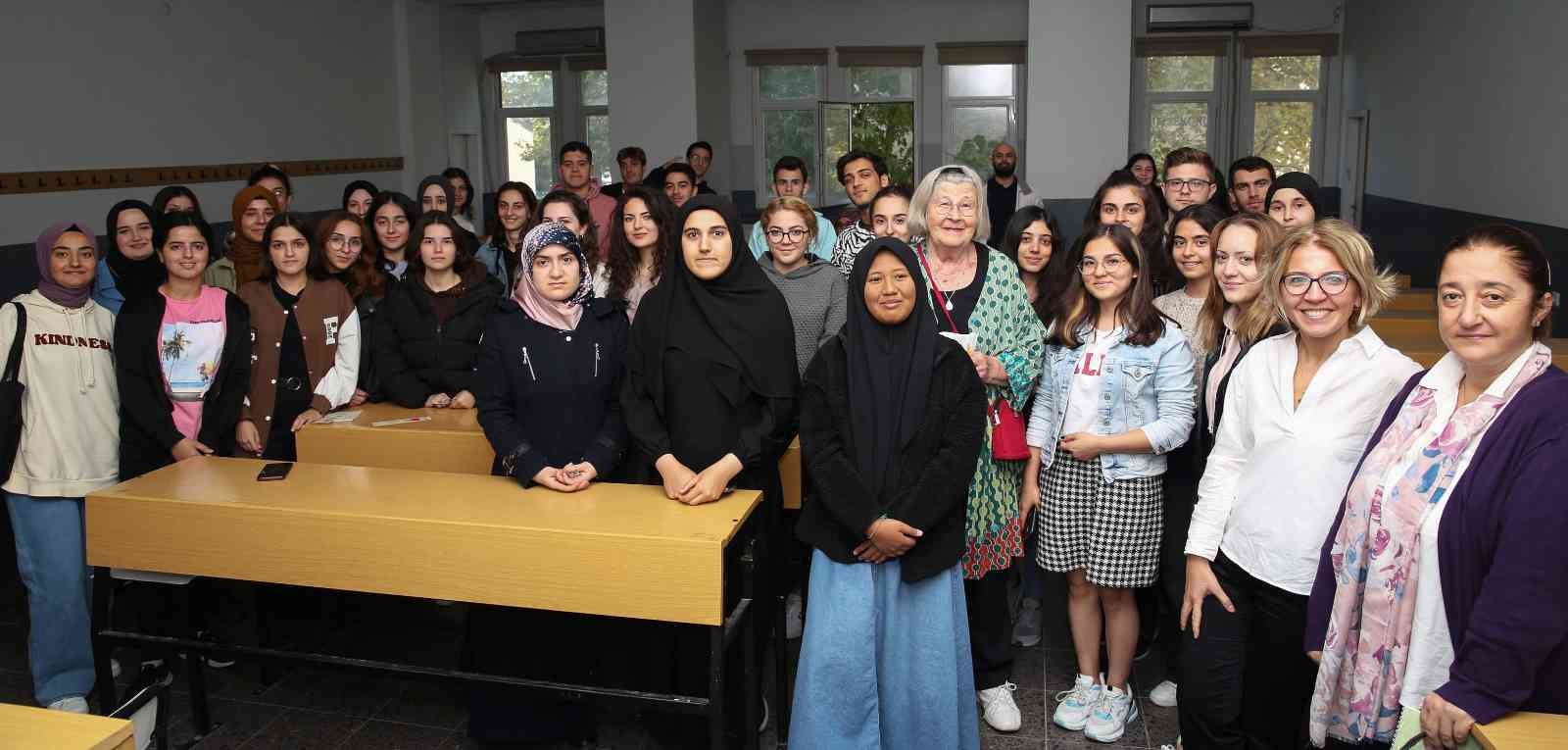Yazar Kristin Dahl Nilüfer’de öğretmen adaylarıyla bir araya geldi 1 yazar kristin dahl niluferde ogretmen adaylariyla bir araya geldi d7e04a4