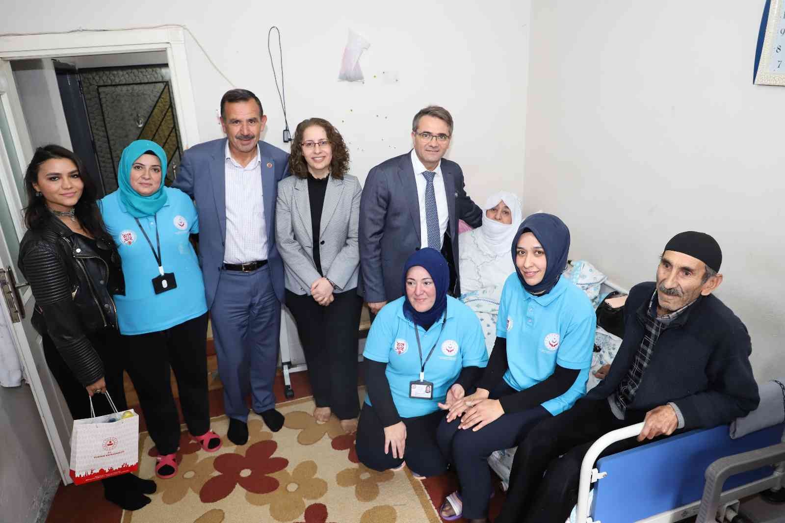 Yıldırım Vefa Sosyal Destek ekipleri ihtiyaç sahibi yaşlıların yanında Yıldırım Vefa Sosyal Destek ekipleri ihtiyaç sahibi yaşlıların yanında