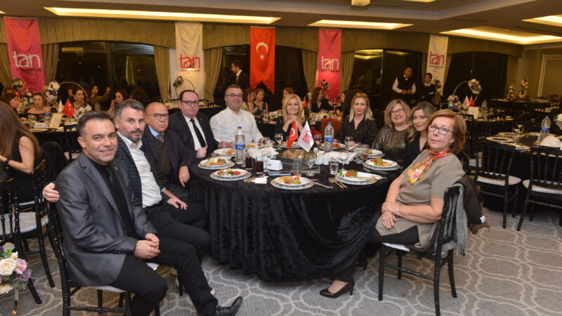 Özlüce Tan Okulları öğretmen ve yöneticileri, Öğretmenler Günü'nü renkli bir