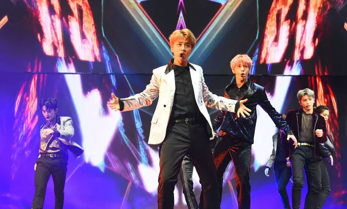 K-Pop izdihamı: 30 kişi bayıldı! Konser yarıda kesildi