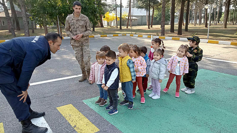 Bursa’da ‘minik trafik dedektifleri’ hata yapanları affetmeyecek