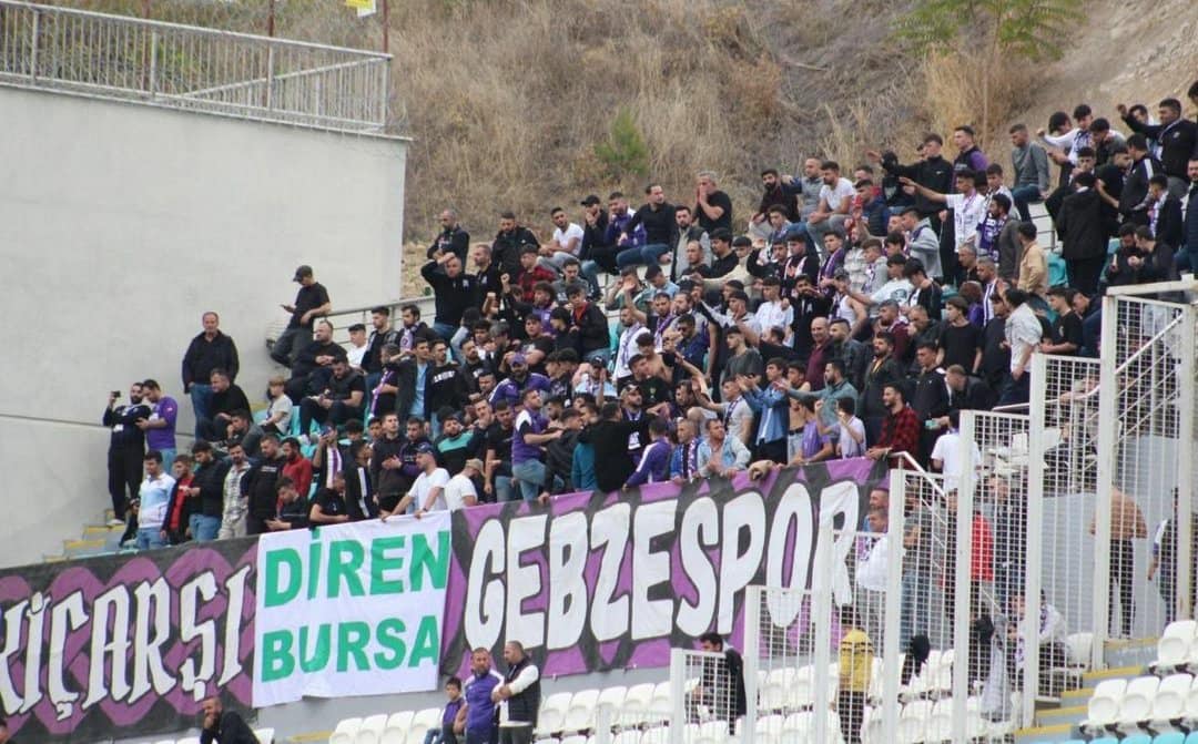 Bursaspor’a anlamlı destek! Pankart açtılar… Bursaspor’a anlamlı destek! Pankart açtılar…