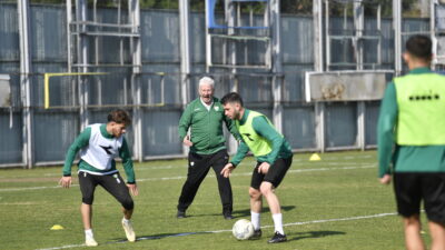 Bursaspor’da değişim rüzgarı! Ertekin öğrencilerinden ne istedi?