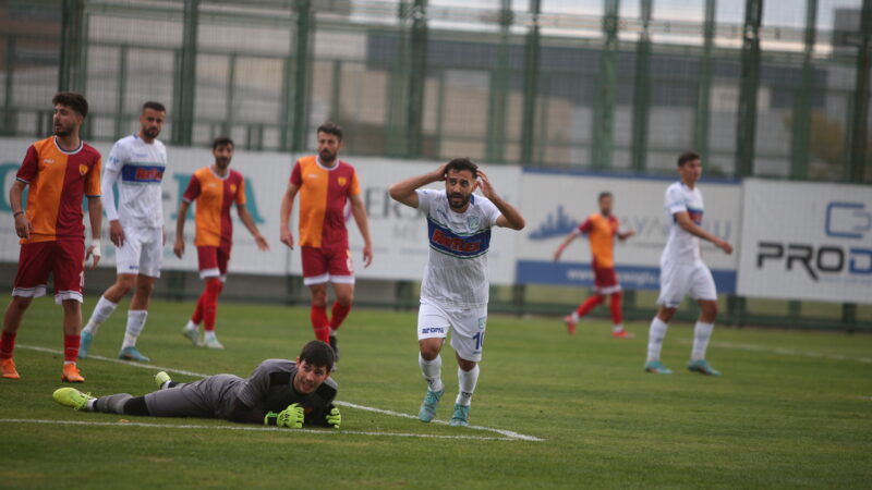 3.Lig’deki Bursa ekibine evinde büyük şok! 12 maçtır kazanamayan… Mavi beyazlılar, ligde galibiyetsiz son sırada bulunan Niğde Anadolu FK'ya