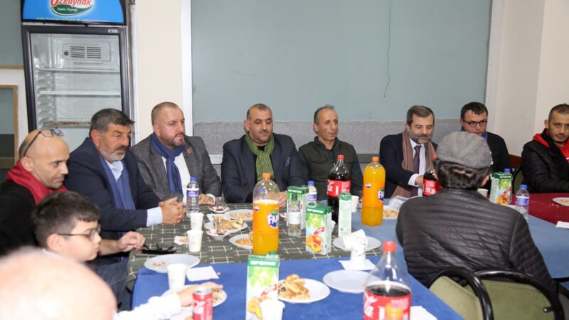 Gürsu Trabzonlular Derneği öğretmenleri ağırladı Gürsu Trabzon ve İlçeleri Derneği, 24 Kasım Öğretmenler Günü'nde ilçede