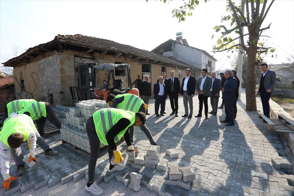 İnegöl’de kırsal mahallelerde hizmet atağı sürüyor