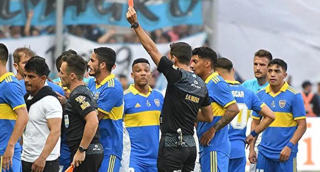 Kupa maçında 11 kırmızı kart! Kupa maçında 11 kırmızı kart!