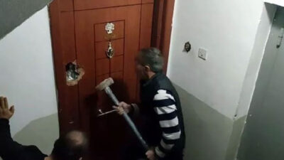 Kapı balyozla kırılarak kurtarıldı! Ağlamaları duyan komşular yardıma koştu