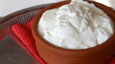 Yoğurdu böyle yerseniz…