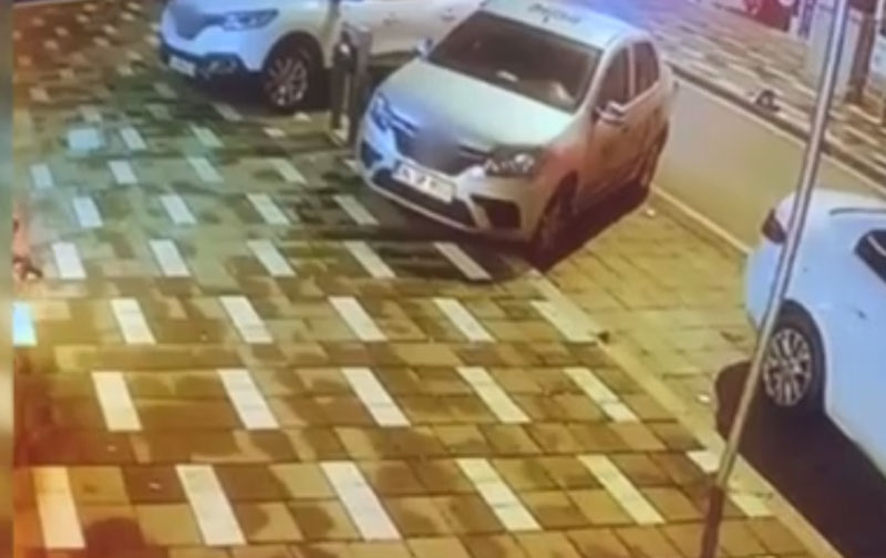 Deprem anında 3. kattan atladı