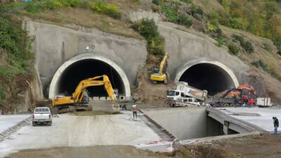 Türkiye’nin en maliyetli şehir içi yollarından Kanuni Bulvarı’nda çalışmalar hızlandı