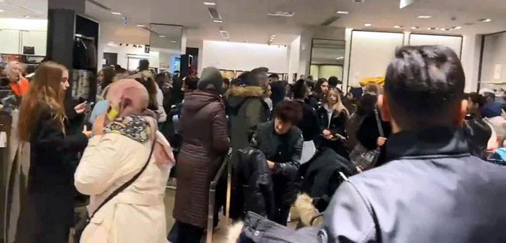 AVM’lerde “muhteşem cuma” izdihamı