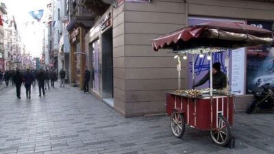 İstiklal Caddesi’ndeki tezgahlar kaldırıldı