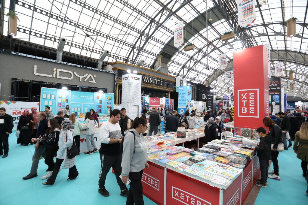 İnegöl’de kitap günleri tüm coşkusuyla devam ediyor