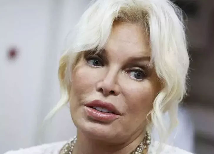 Ajda Pekkan apar topar ameliyata alındı