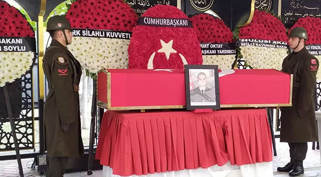 Pençe-Kilit Operasyonu’nda şehit olan Halil İbrahim Yiğit son yolculuğuna uğurlandı Pençe-Kilit Operasyonu’nda şehit olan Halil İbrahim Yiğit son yolculuğuna uğurlandı