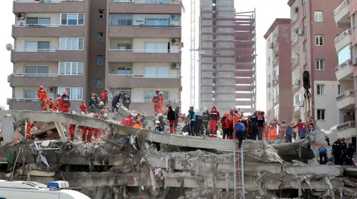 Depremde 36 kişinin öldüğü Rıza Bey Apartmanı inşaatında çalışan işçiler tespit edilecek