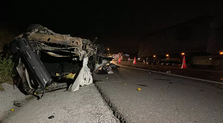 Tatil dönüşü feci kaza! Bir aile yok oldu Tatil dönüşü feci kaza! Bir aile yok oldu