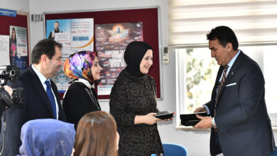 Başkan Dündar, eğitim neferlerinin gününü kutladı