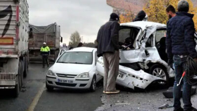 Elazığ’da TIR ile otomobil çarpıştı! 1 kişi öldü, 1 kişi yaralandı