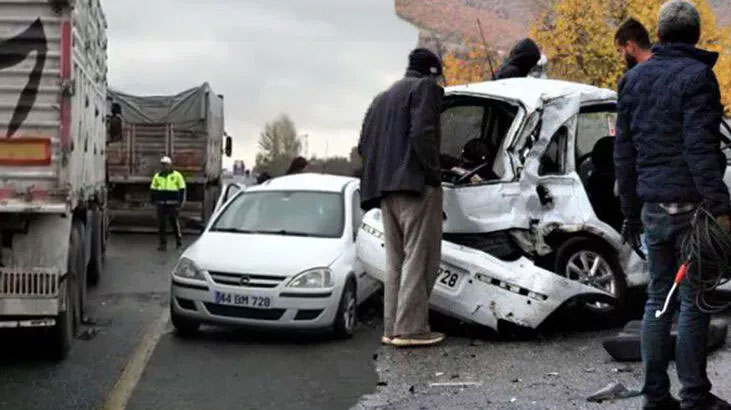 Elazığ’da TIR ile otomobil çarpıştı! 1 kişi öldü, 1 kişi yaralandı