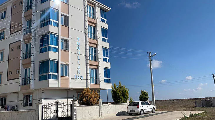 Balkondaki anne ile oğlu maganda kurşunu ile yaralandı