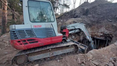 Defineciler ‘pes’ dedirtti! Kepçe ile define aradılar