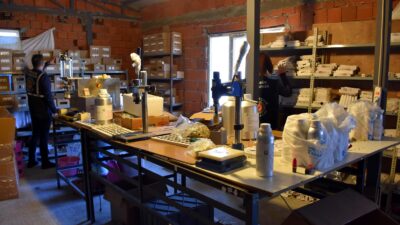 Bursa’da şok baskın! Çok sayıda sahte parfüm ve makyaj malzemesi…