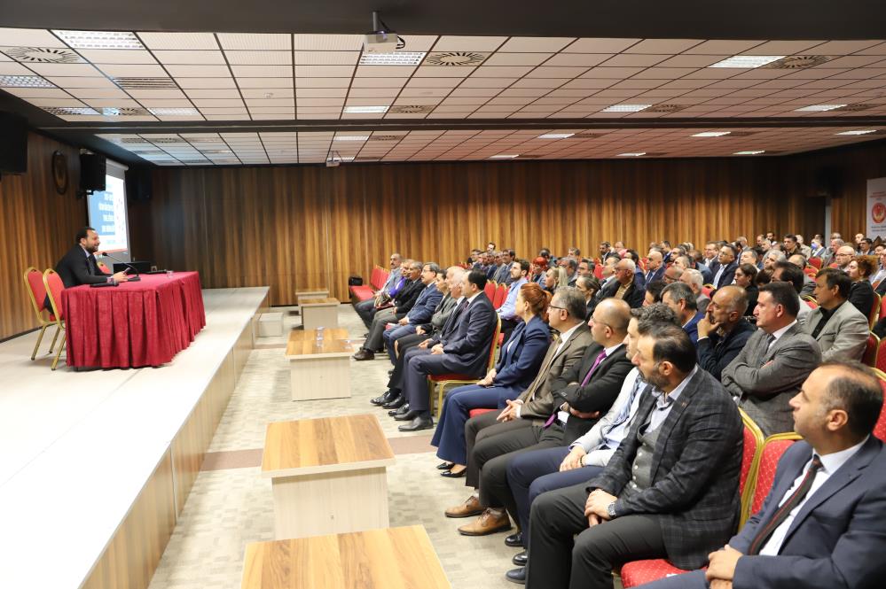 Milli Eğitim Müdürü Gür, ortaokul müdürleriyle buluştu Milli Eğitim Müdürü Gür, ortaokul müdürleriyle buluştu