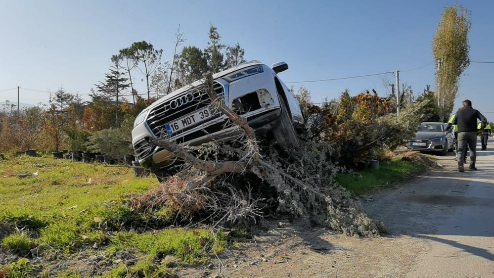 Bursa’da feci kaza! Böyle askıda kaldı