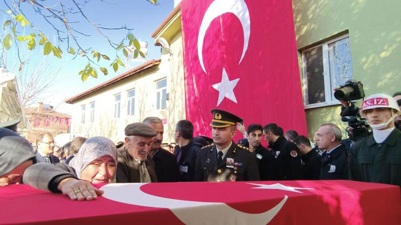 Irak’ın kuzeyinde sürdürülen Pençe-Kilit Operasyonu’nda şehit olan Piyade Astsubay Kıdemli