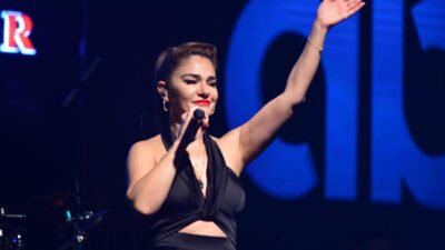 Derya Bedavacı, Bursalılara arabesk gecesi yaşattı