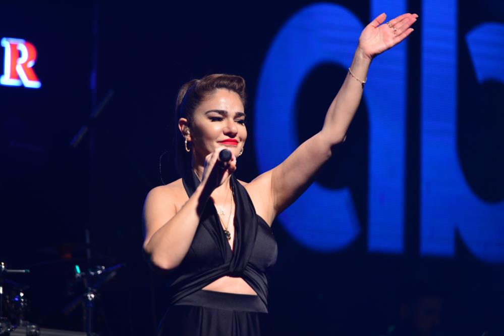 Derya Bedavacı, Bursalılara arabesk gecesi yaşattı