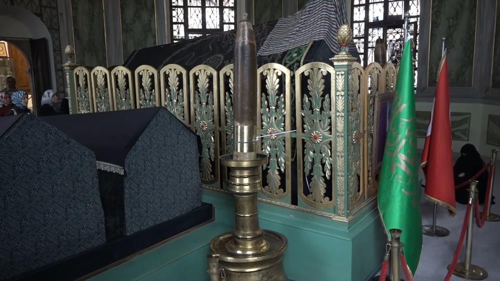 Bursa’da yıllardır depolarda tutuluyordu! 300 yıllık mumlar yerine kondu