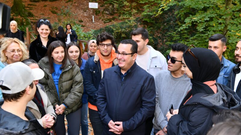 Başkan Kanar ve öğrencilerin Suuçtu keyfi Geçtiğimiz günlerde Mustafakemalpaşa Meslek Yüksek Okulu’nda eğitim hayatlarına başlayan öğrenciler