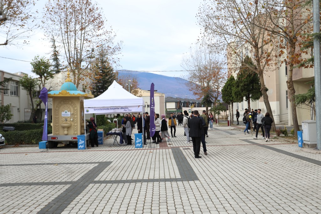 İnegöl Belediyesi’nden öğrencilere çorba ikramı
