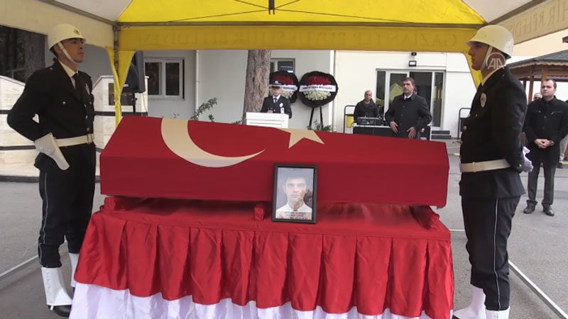 Kalbine yenik düşen komisere Bursa’da son görev Gaziantep'te geçirdiği kalp krizi sonrasında 30 yaşında hayatını kaybeden komiser