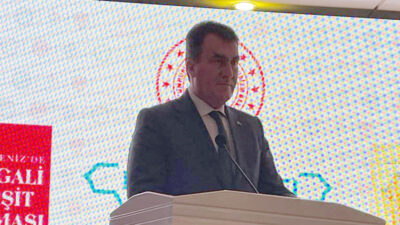 Başkan Dündar, Giresun’daki sempozyumda konuştu