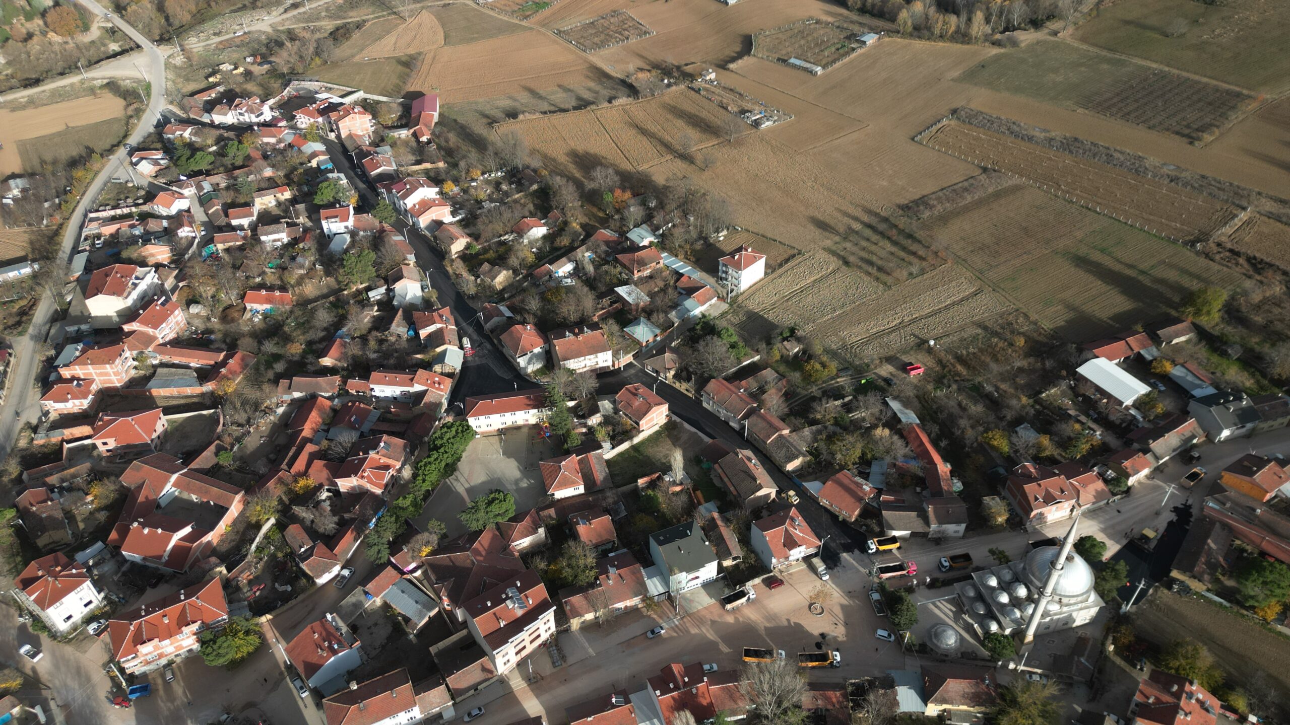 Şipali Mahallesinde Tüm Yollar Yenileniyor