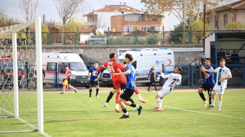 2.Lig’deki Bursa ekibine 90+9’da büyük şok! TFF 2. Lig Kırmızı Grup’ta şampiyonluk mücadelesi veren Teco Karacabey